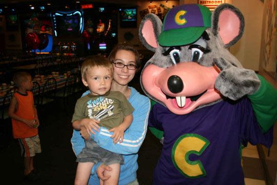 15 REASONS WHY CHUCK E. CHEESE'S IS THE COOLEST PLACE IN THE 80'S AND ...