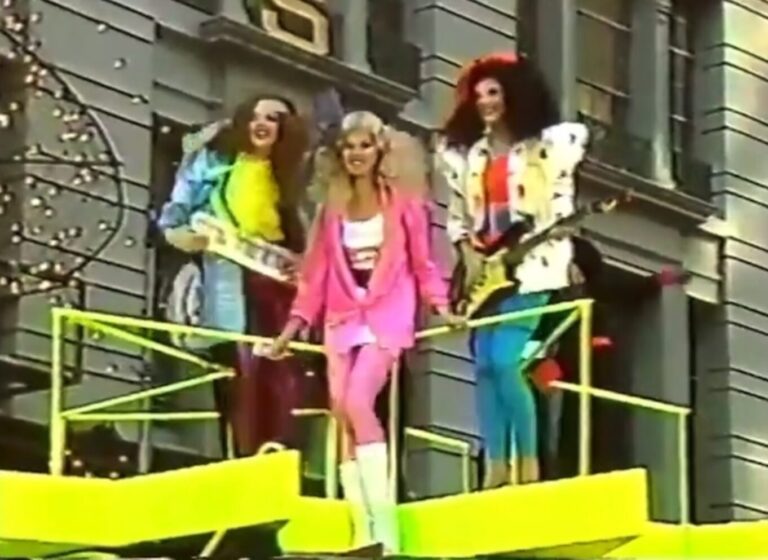 BARBIE ROCKERS TAKE OVER THE MACY’S THANKSGIVING DAY PARADE! (1986)