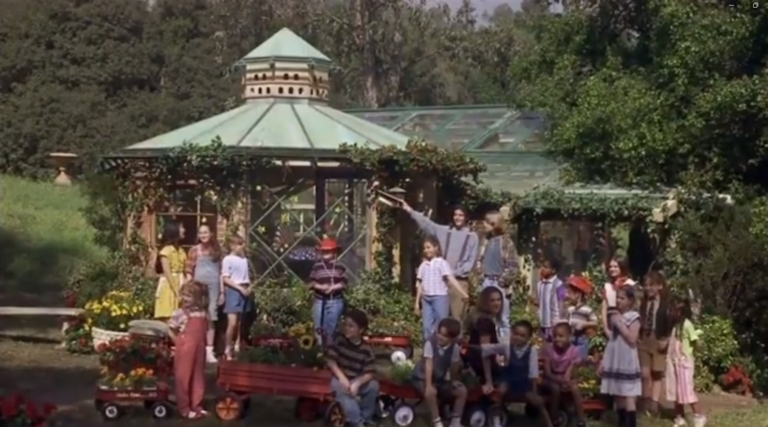 THE BABY-SITTERS CLUB (1995) |GARDEN SCENE