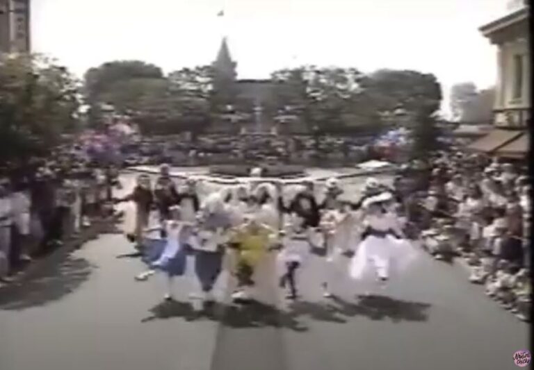 90’S WALKING DOWN MAIN STREET USA PERFORMANCE AT DISNEY WORLD