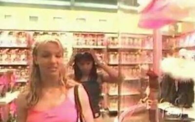 90’S BRITNEY SPEARS SHOPPING AT THE DISNEY STORE CLIP