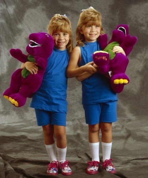 MARY-KATE AND ASHLEY OLSEN WITH BARNEY