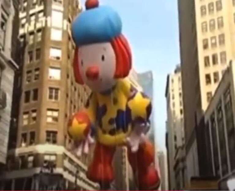 2000’S THANKSGIVING PARADE FEATURING JOJO’S CIRCUS