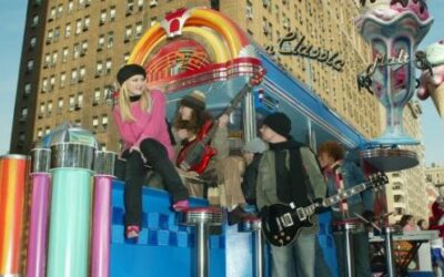 2003 THANKSGIVING PARADE FEATURING HILARY DUFF SINGING SO YESTERDAY