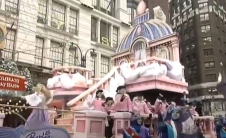 2000’S THANKSGIVING PARADE FEATURING BARBIE AND THE MAGIC OF PEGASUS