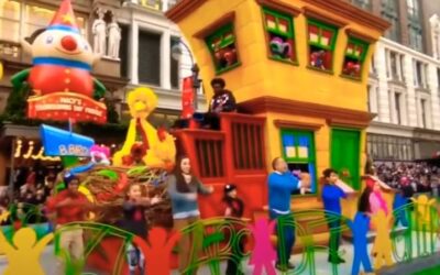 2015 THANKSGIVING PARADE SESAME STREET PERFORMANCE